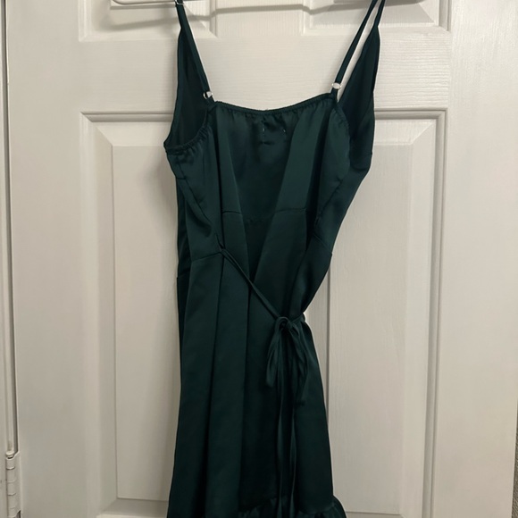 Princess Polly - My Jewel Mini Satin Wrap Dress Forest Green Dark Green SIZE: 4 - Picture 5 of 5